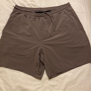 Lululemon Pacebreaker Lined. Mens XL. 7in